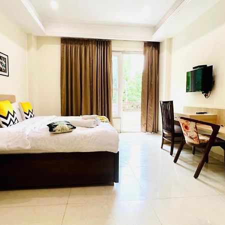 Bluo Studio1 Golf Course Road, Gym, Balcony Garden Gurgaon Ngoại thất bức ảnh