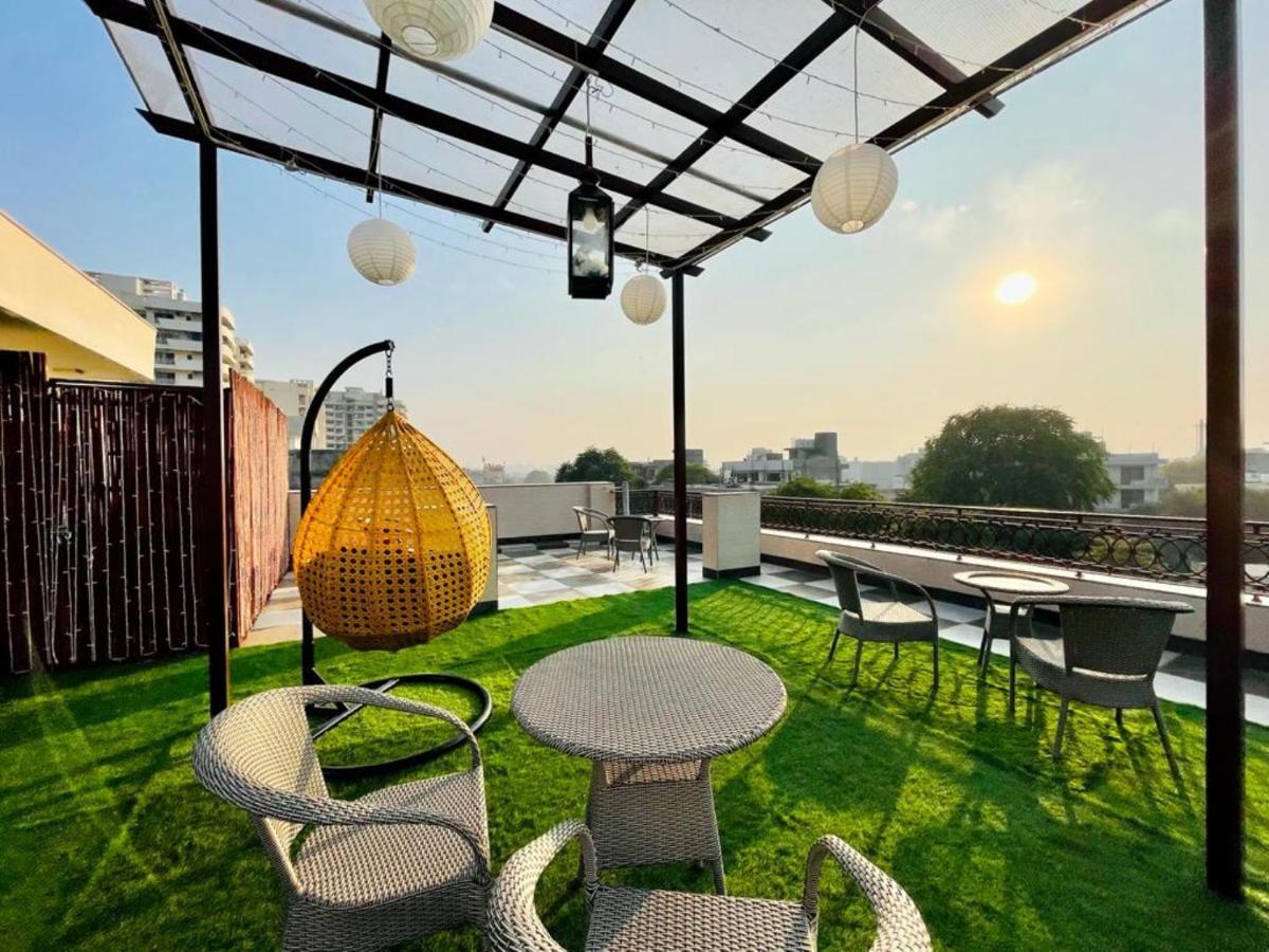 Bluo Studio1 Golf Course Road, Gym, Balcony Garden Gurgaon Ngoại thất bức ảnh