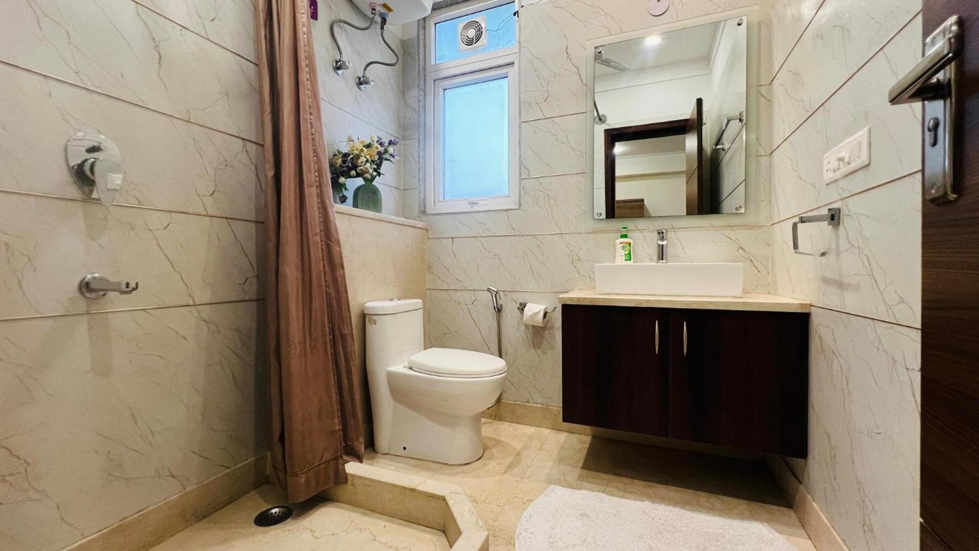 Bluo Studio1 Golf Course Road, Gym, Balcony Garden Gurgaon Ngoại thất bức ảnh